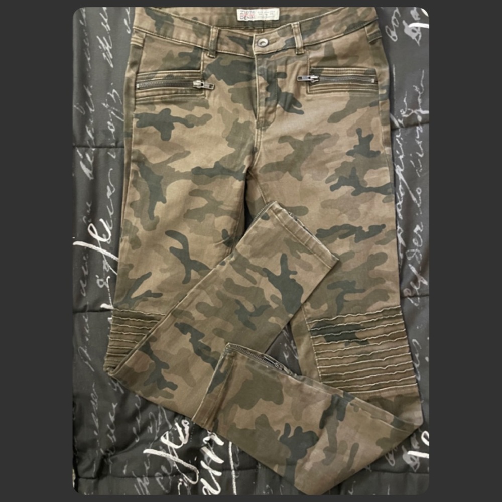 Zara Camaflouge Jeans